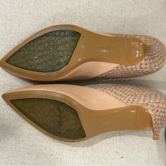Calvin Klein Beige Snake Leather Pumps – Size 7 (Like new) - Picture 4 of 4